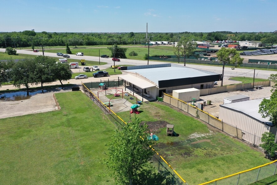 More Photos Of 3111 S Main St, Pearland Warehouse For Sale