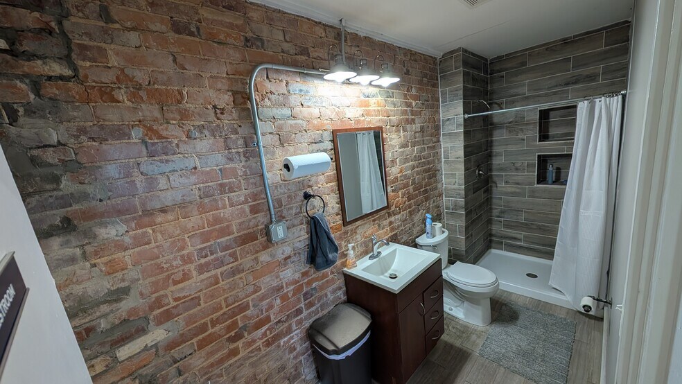 More Photos Of 1700 Foust St, Chattanooga Flex For Sale