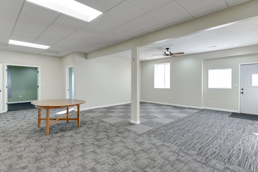 More Photos Of 250 Broad St, Greenwood Showroom For Sale