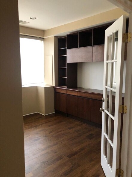 More Photos Of 8101 Monticello Ave, Skokie Flex For Lease