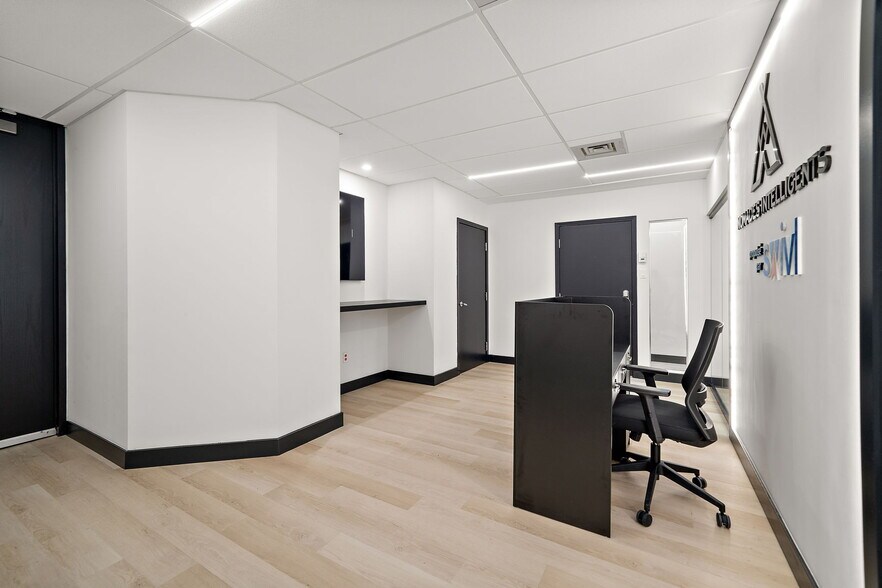 More Photos Of 3131 Boul de la Concorde E, Laval Coworking Space
