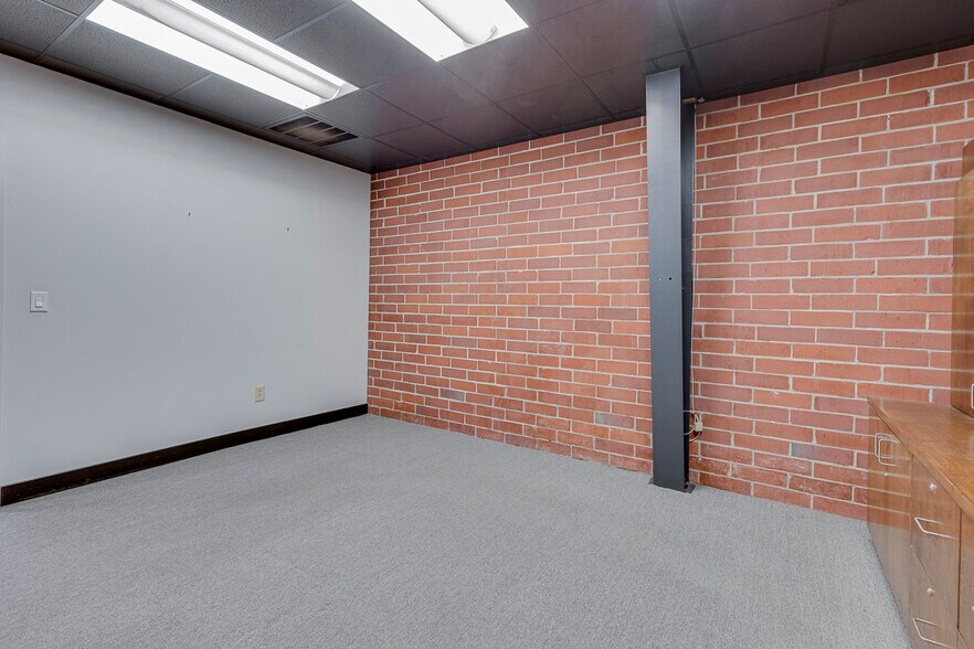More Photos Of 211 N Pleasantburg Dr, Greenville Light Manufacturing For Sale