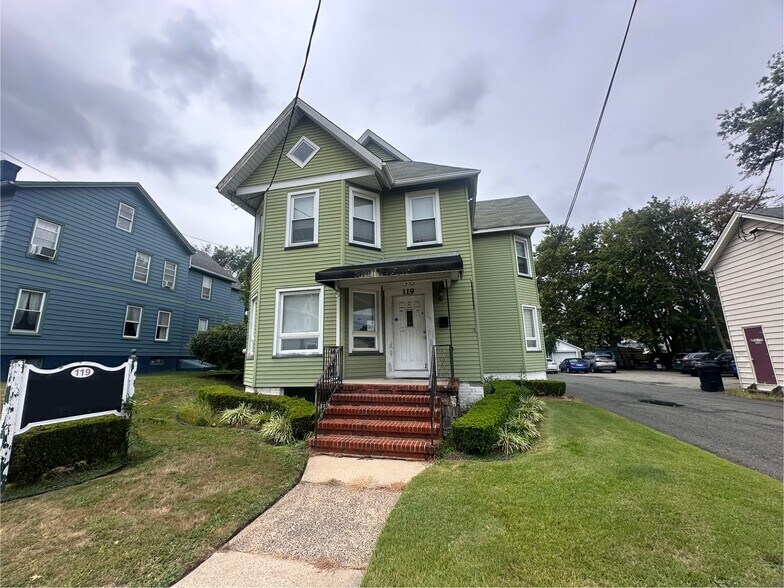 More Photos Of 119 Main St, South River Office For Sale