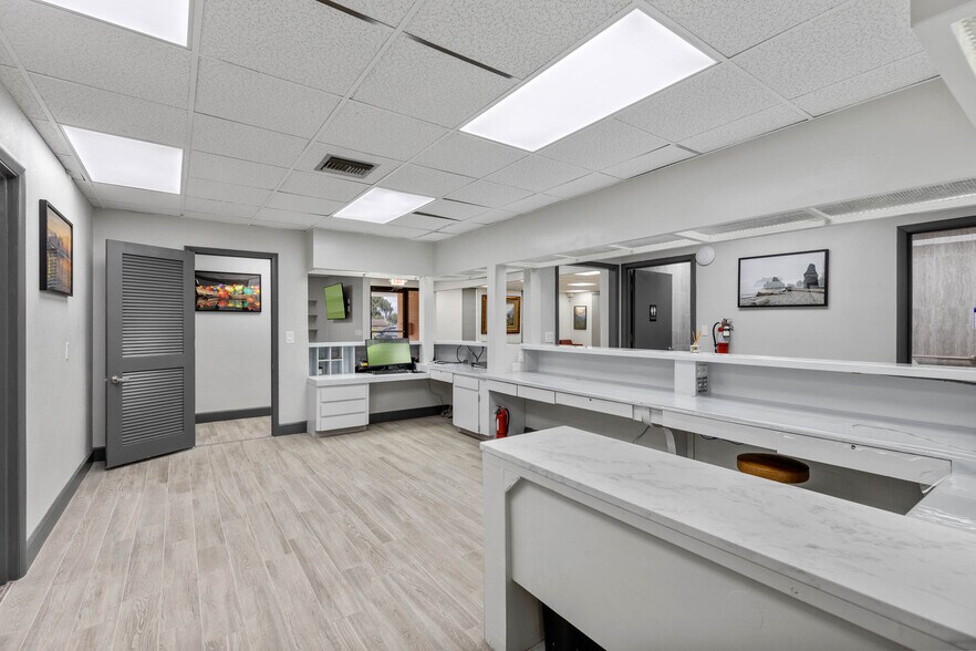 More Photos Of 901 N Grove St, Eustis Office For Sale