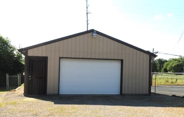 More Photos Of 1258 S Washington Ave, Saginaw Office For Sale