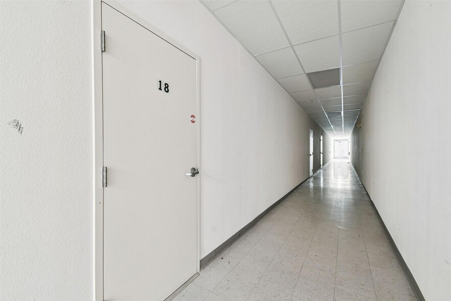 More Photos Of 5404 Hoover Blvd, Tampa Medical For Sale