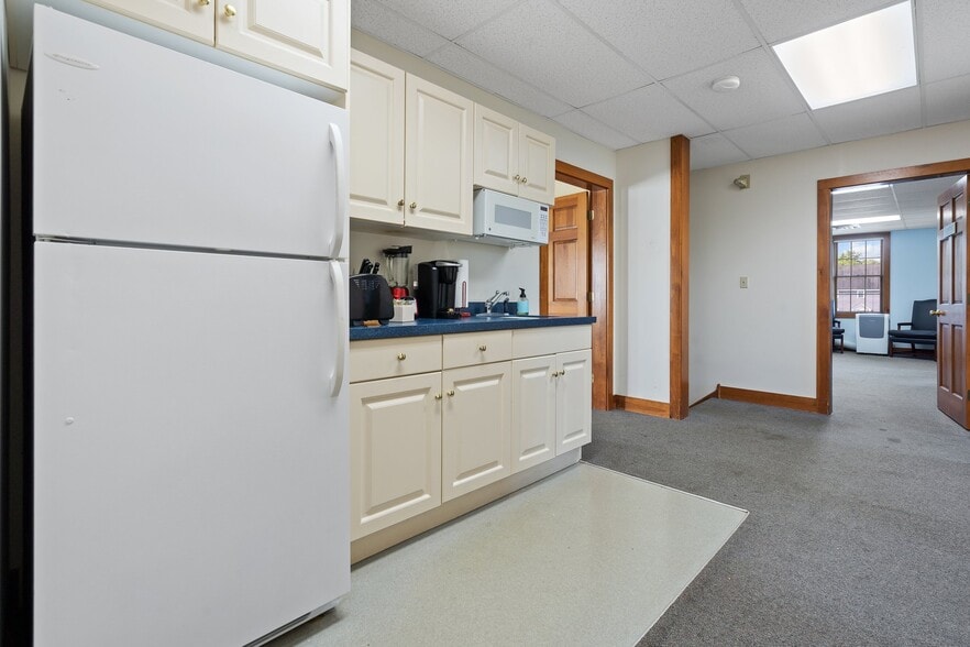 More Photos Of 41 Liberty Hill Rd, Henniker Medical For Sale