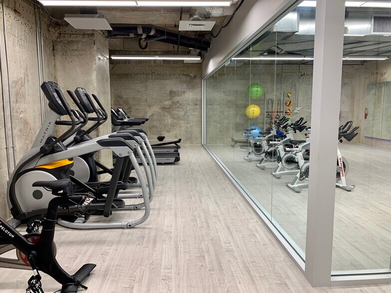 More Photos Of 10999 W IH-10, San Antonio Office For Lease