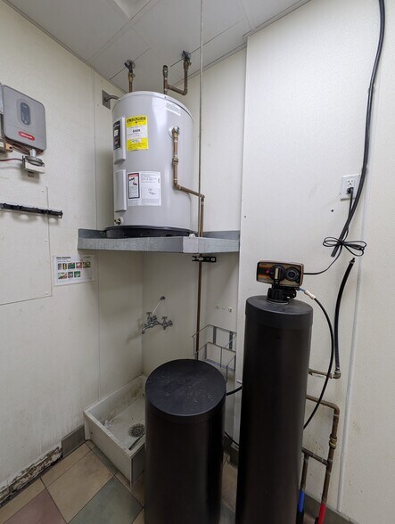 More Photos Of 3727 W Willow Knolls Dr, Peoria General Retail For Lease