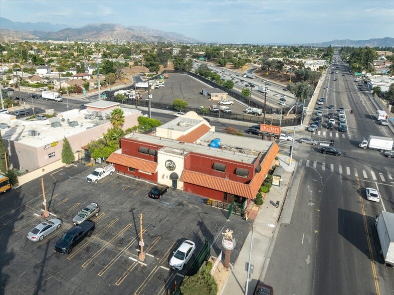 More Photos Of 8950 Laurel Canyon Blvd, Sun Valley Restaurant For Sale