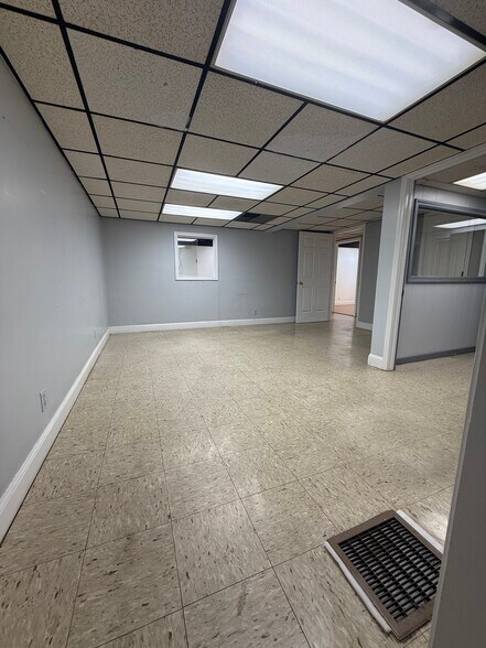 More Photos Of 298 Willis St, Gaffney Manufacturing For Lease