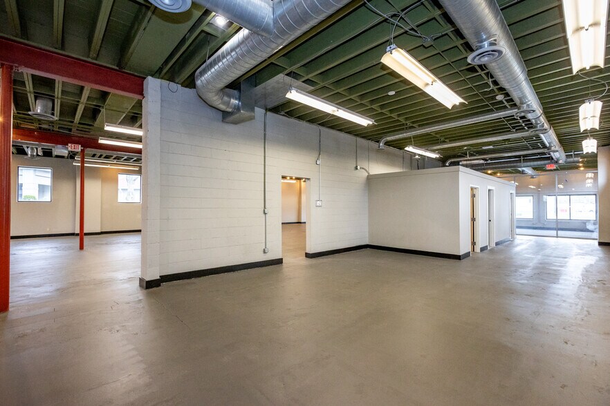 More Photos Of 1728 W 16th St, Indianapolis General Retail For Lease