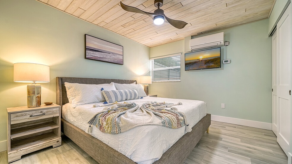 More Photos Of 104 Avenida Veneccia, Siesta Key Multifamily For Sale