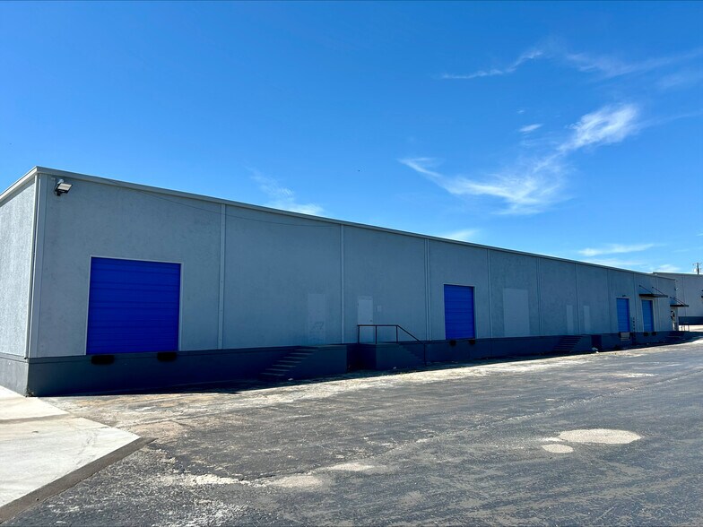 More Photos Of 5721 E Rosedale St, Fort Worth Unknown For Lease