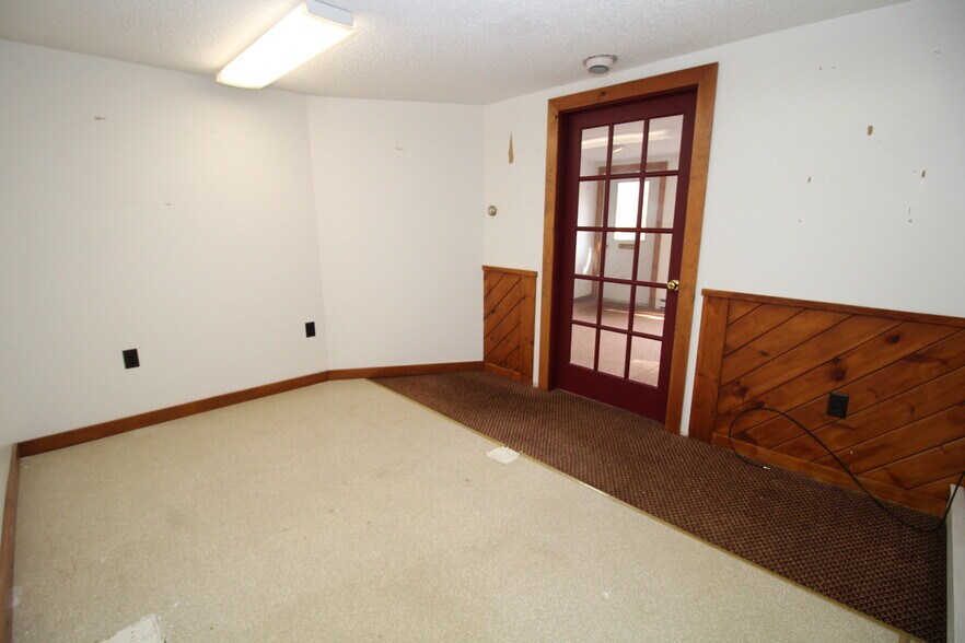 More Photos Of 107 Water Street, Farmington Office For Sale