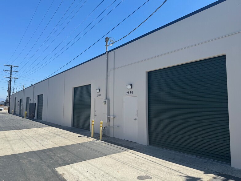 More Photos Of 2650-2676 S Grand Ave, Santa Ana Warehouse For Lease