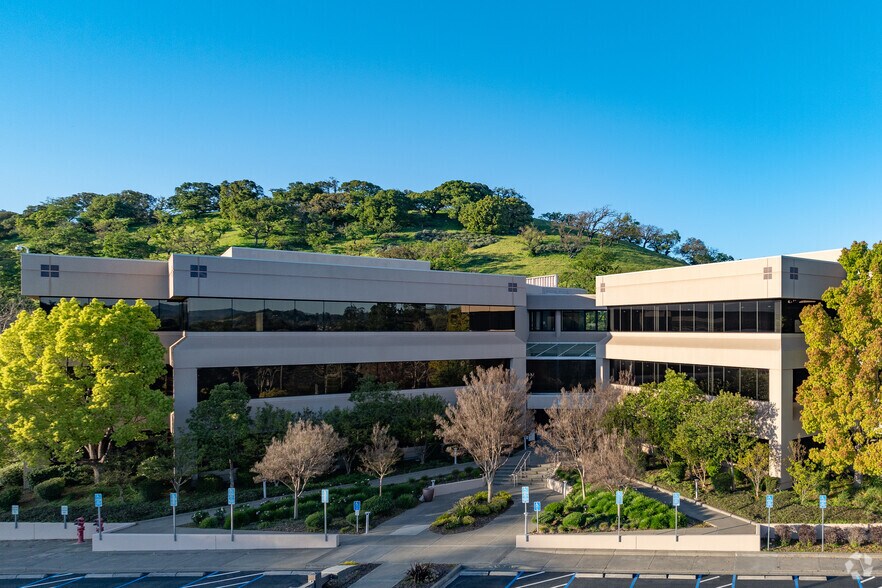 More Photos Of 100 Wood Hollow Dr, Novato Office For Lease
