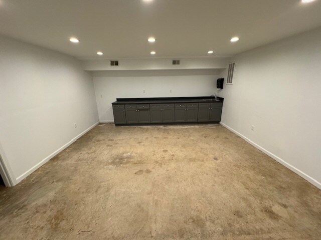 More Photos Of 6 Airline St, Belmont Freestanding For Lease