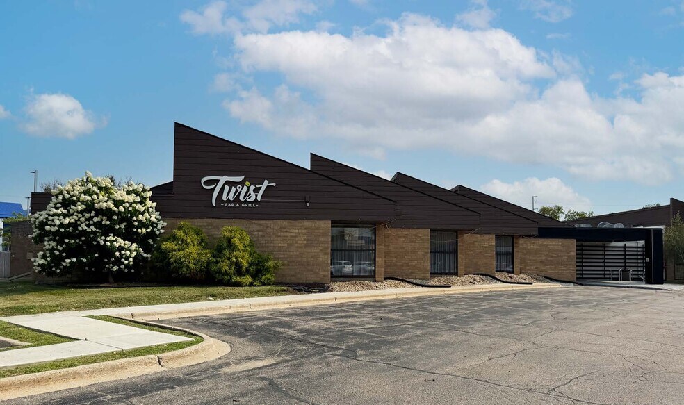 Primary Photo Of 521 Grand Canyon Dr, Madison Apartments For Lease