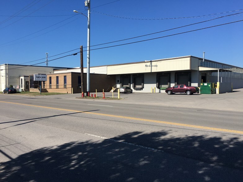 More Photos Of 6100 Centennial Blvd, Nashville Warehouse For Lease