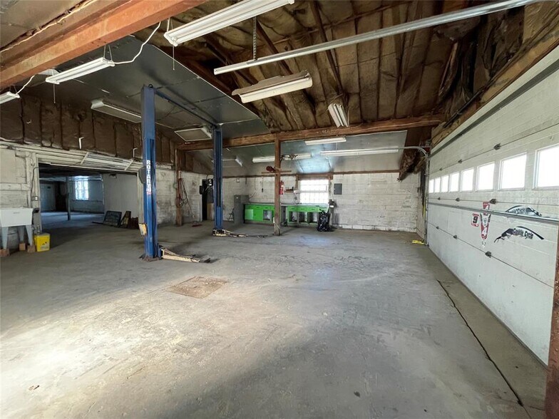 More Photos Of 1260 NY-7, Port Crane Light Manufacturing For Sale