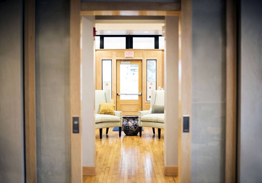 More Photos Of 800 19th St, Des Moines Storefront Retail Office For Lease