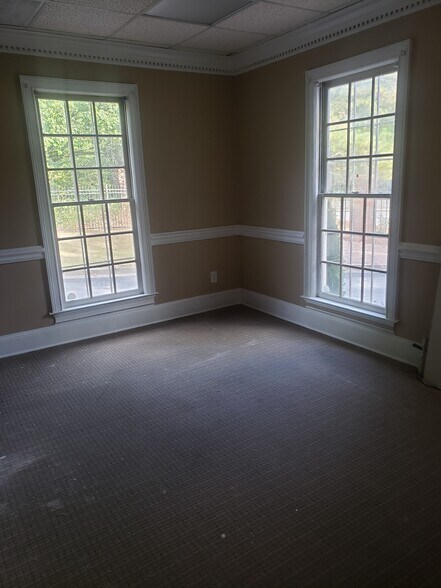 More Photos Of 8046 Roswell Rd, Atlanta Office For Sale