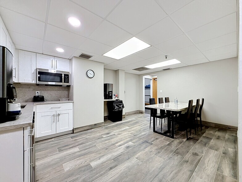 More Photos Of 4677 118th Ave N, Clearwater Manufacturing For Sale