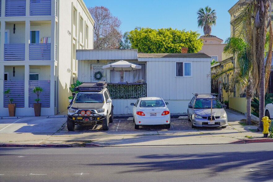 Primary Photo Of 7425 La Jolla Blvd, La Jolla Apartments For Sale