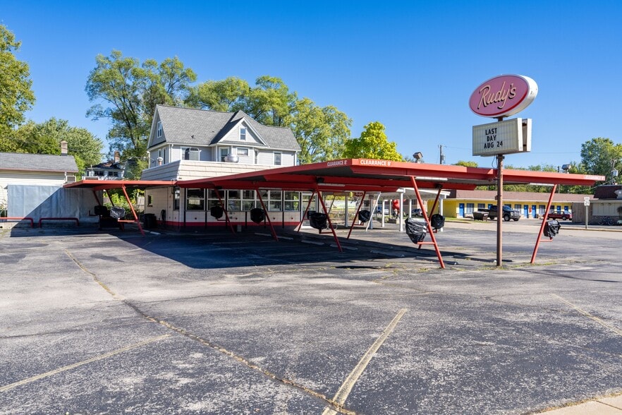 More Photos Of 514 S Water St, Sparta Fast Food For Sale
