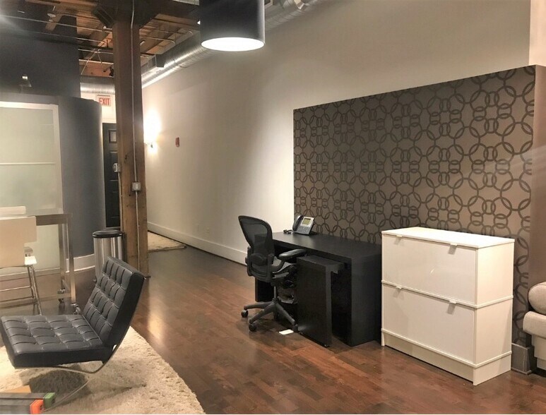 More Photos Of 824 W Superior St, Chicago Office Residential For Sale