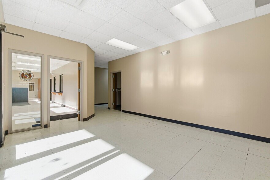 More Photos Of 1612 N Osteopathy, Kirksville Office For Sale