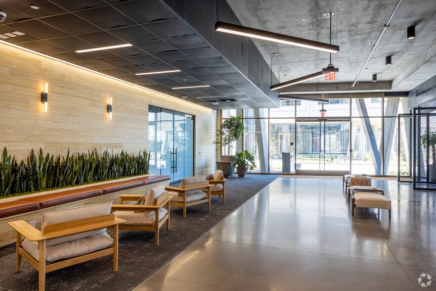 More Photos Of 3232 E Cesar Chavez St, Austin Office For Lease