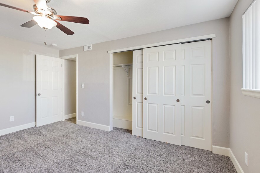 More Photos Of 146 Del Mar Cir, Aurora Apartments For Sale