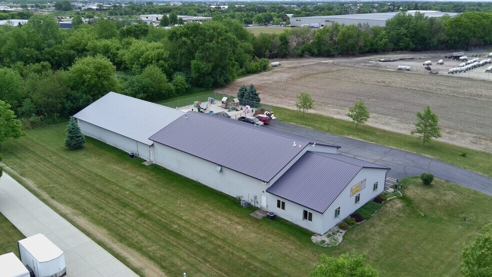 More Photos Of 4030 Commercial Dr, Janesville Manufacturing For Sale