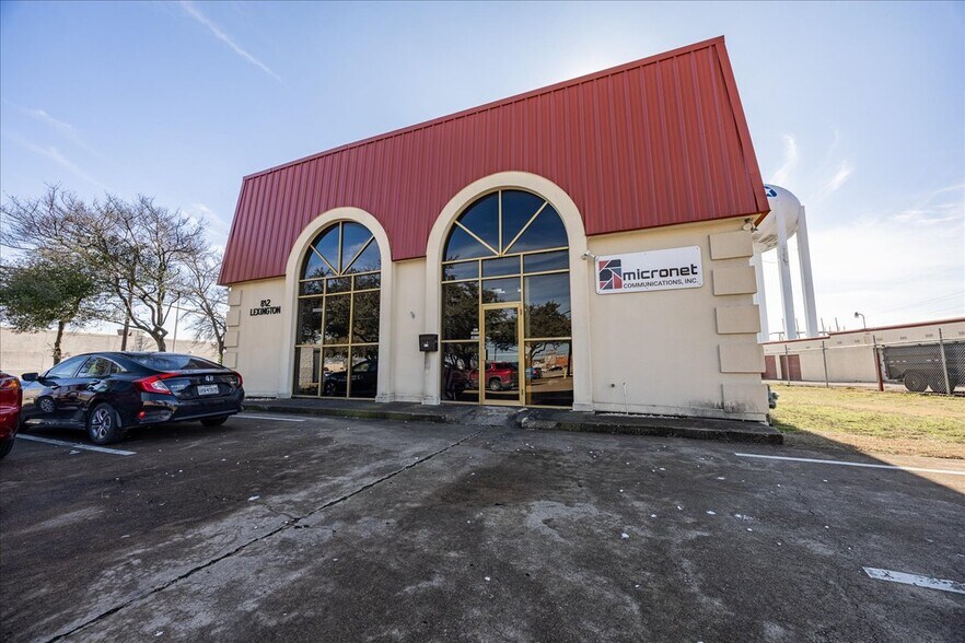 More Photos Of 812 Lexington Dr, Plano Office For Sale