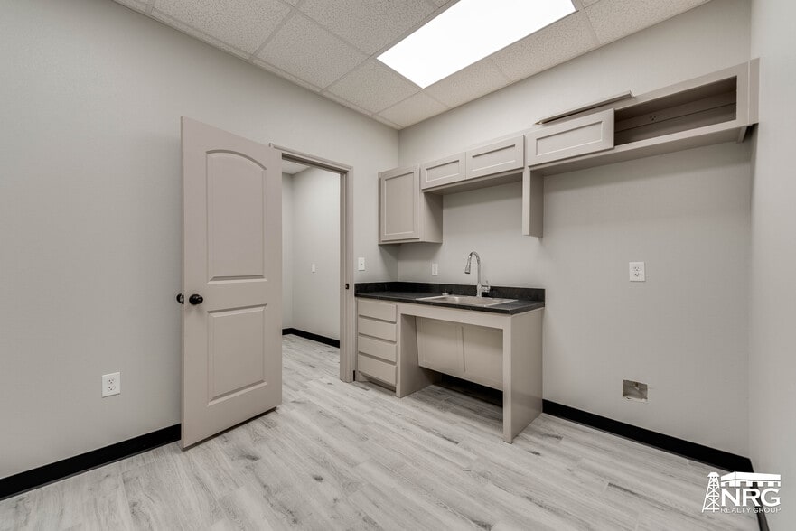 More Photos Of 3015 W County Road 135, Midland Warehouse For Sale