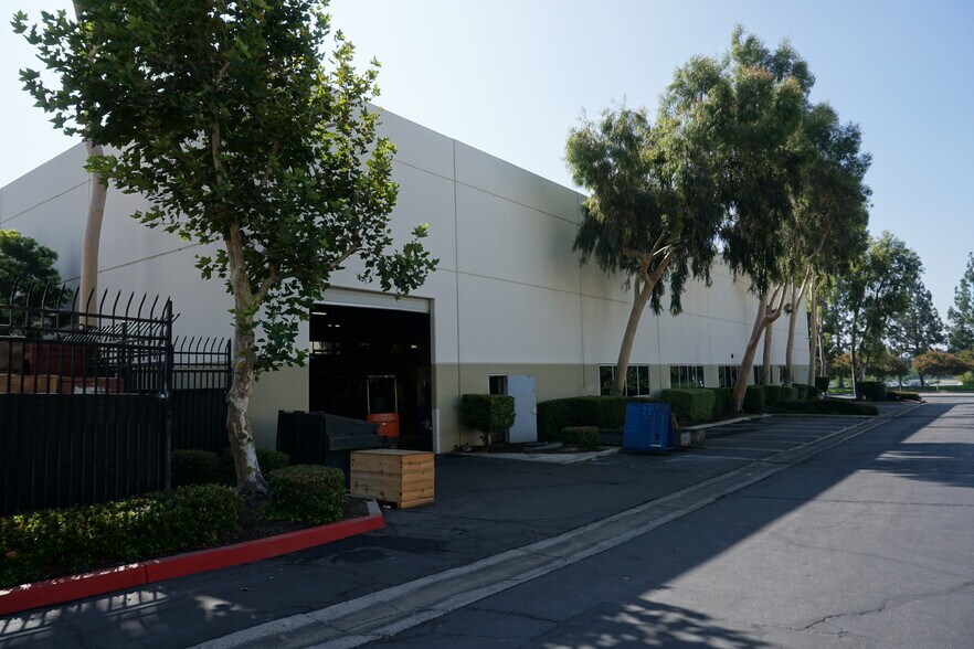 More Photos Of 10860 6th St, Rancho Cucamonga Warehouse For Lease