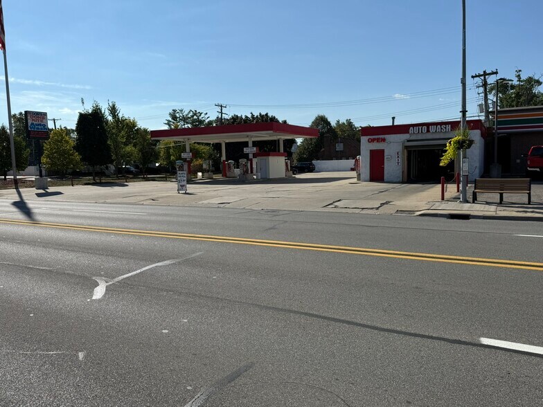 More Photos Of 3515 Twelve Mile Rd, Berkley Carwash For Sale