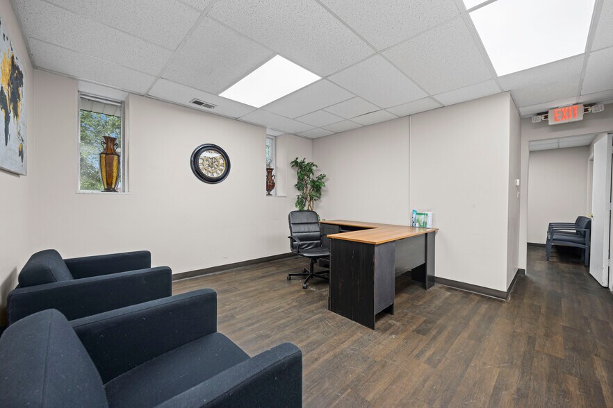 More Photos Of 230 North Ave, Mount Clemens Office For Sale