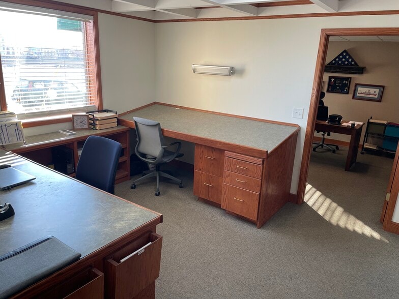 More Photos Of 219 & 303 W Chase st, Springfield Light Distribution For Lease