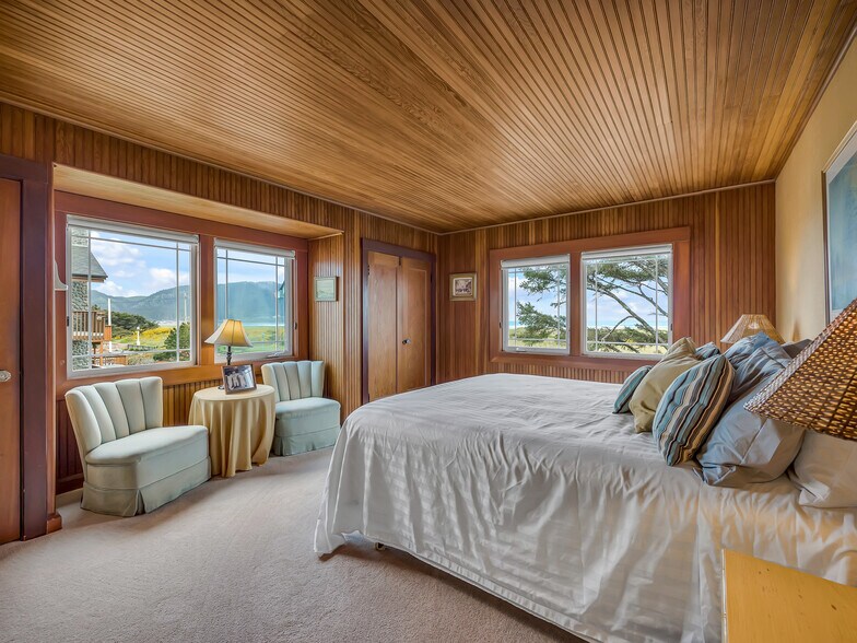 More Photos Of 1021 Promenade, Seaside Specialty For Sale