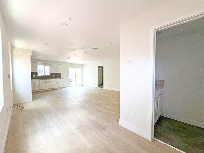More Photos Of 645 W 97th St, Los Angeles Apartments For Sale