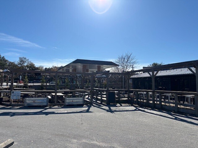 More Photos Of 1610 Pavilion Pl, Wilmington Restaurant For Lease