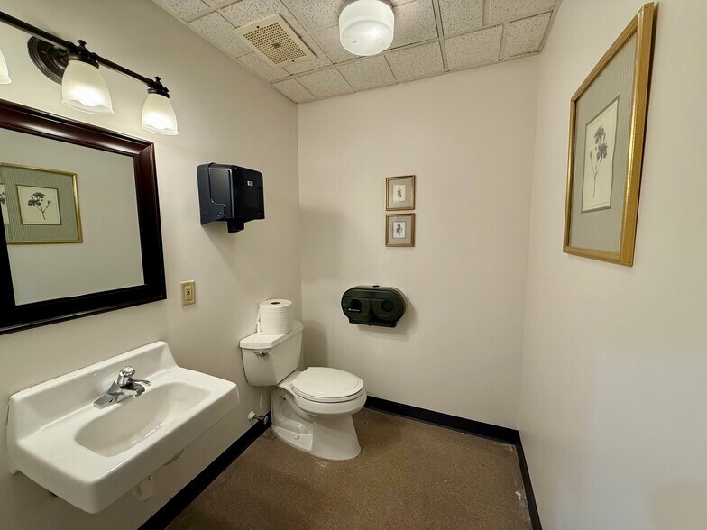 More Photos Of 321 S Blanchard St, Findlay Office For Sale