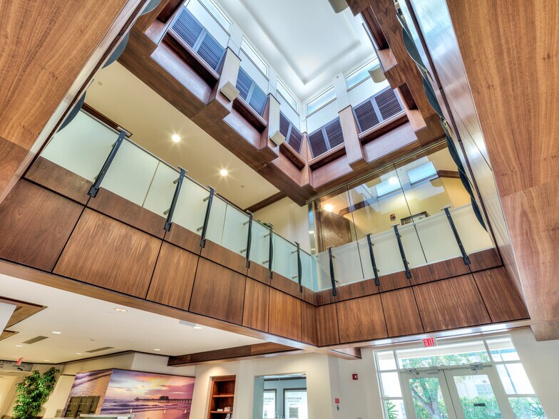 More Photos Of 2390 Tamiami Trl N, Naples Medical For Lease