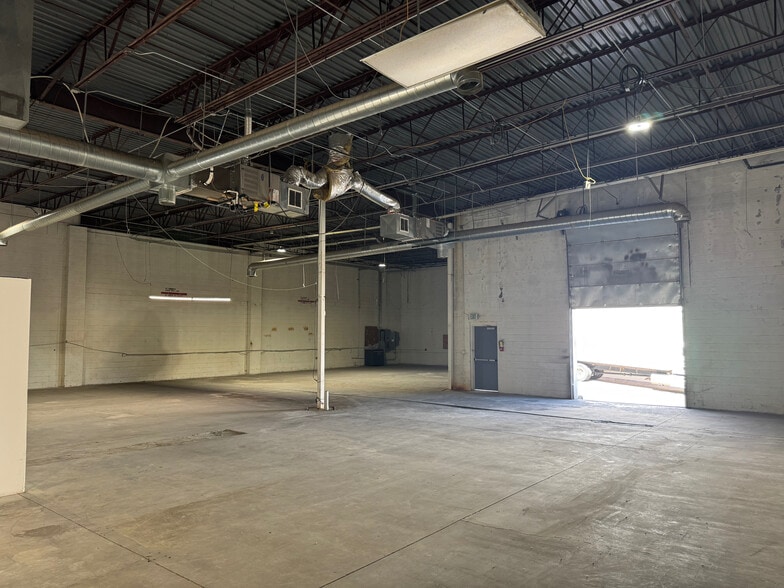 More Photos Of 4745 Town Center Dr, Colorado Springs Distribution For Lease