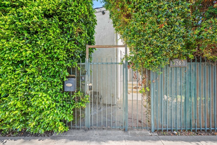 More Photos Of 803 S Sycamore Ave, Los Angeles Multifamily For Sale