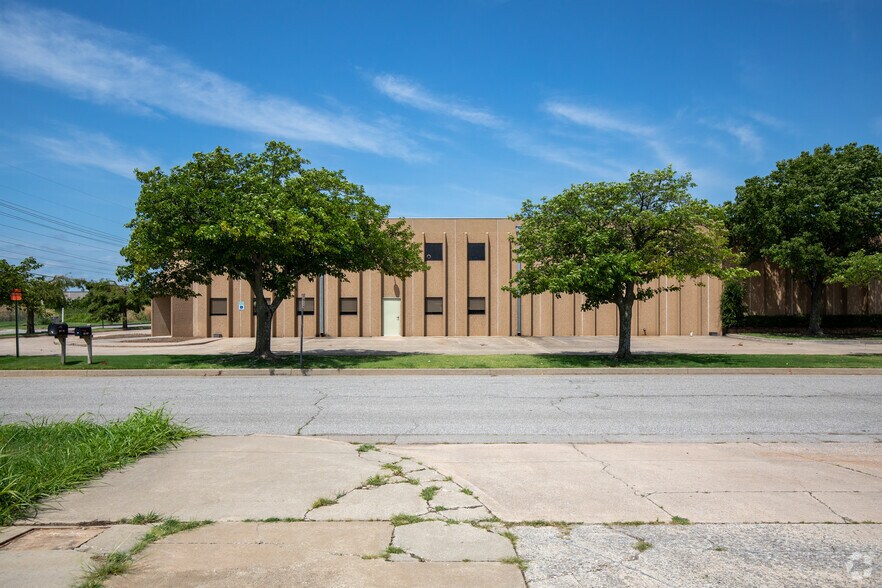 More Photos Of 4601 SW 36th St, Oklahoma City Warehouse For Lease