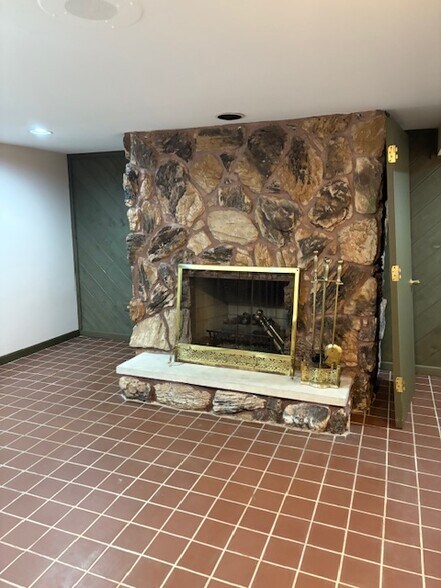 More Photos Of 1200 N Green Bay Rd, Waukegan Medical For Sale